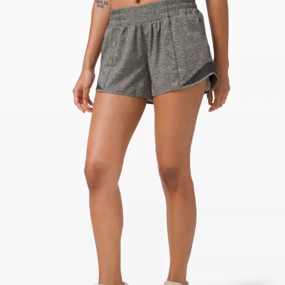 Lululemon Hotty Hot Short *Low-Rise Tall 4* (barely worn)